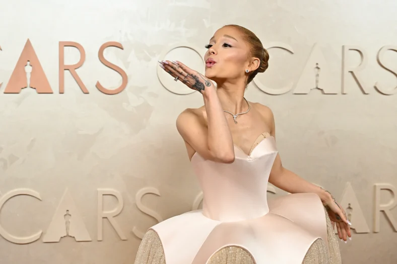 potongan-lirik-bloodline-ariana-grande-viral-di-tiktok-simbol-hubungan-bebas-tanpa-komitmen