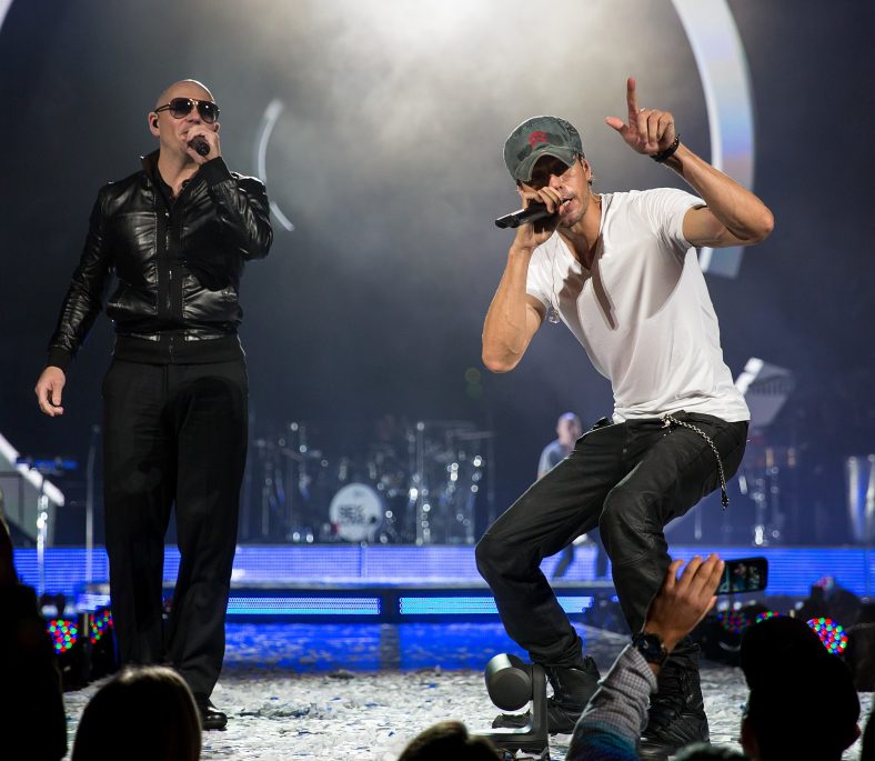 enrique-iglesias-dan-pitbull-guncang-dunia-musik-lewat-lagu-i-like-it
