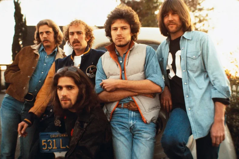 Kisah di Balik Lagu “Hotel California” oleh Eagles dan Interpretasi Lirik yang Misterius